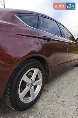 Седан Ford Fusion 2015 в 