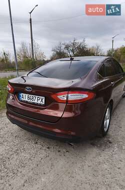Седан Ford Fusion 2015 в 