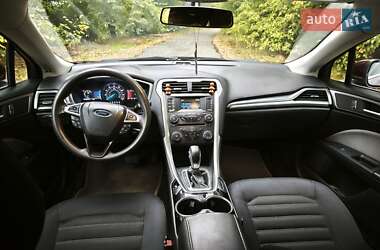 Седан Ford Fusion 2015 в 