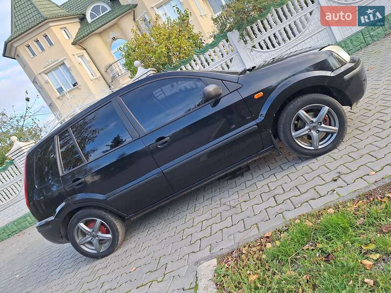 Хетчбек Ford Fusion 2004 в Чернівцях