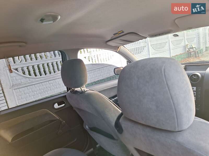 Хетчбек Ford Fusion 2004 в Чернівцях