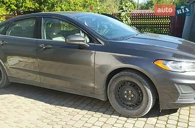Седан Ford Fusion 2020 в Бродах