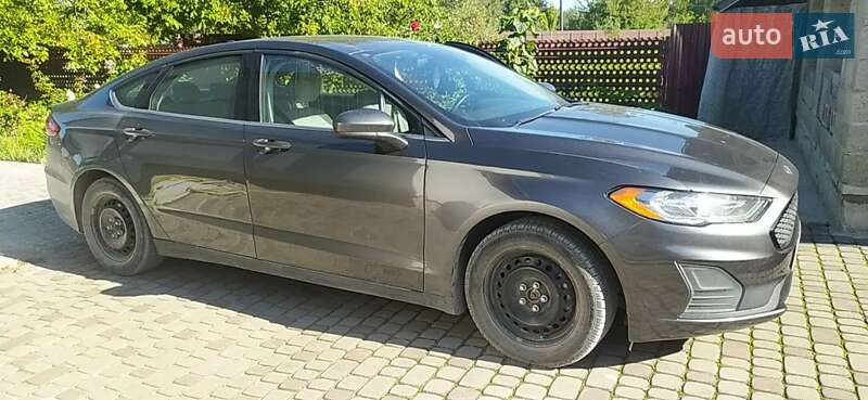 Седан Ford Fusion 2020 в Бродах