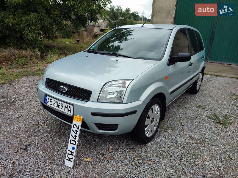 Хэтчбек Ford Fusion 2003 в 