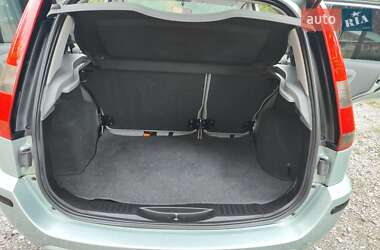 Хэтчбек Ford Fusion 2003 в 