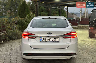 Седан Ford Fusion 2016 в 