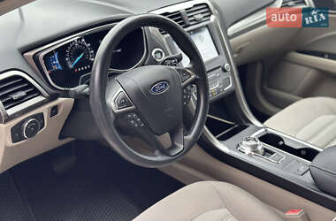 Седан Ford Fusion 2016 в 