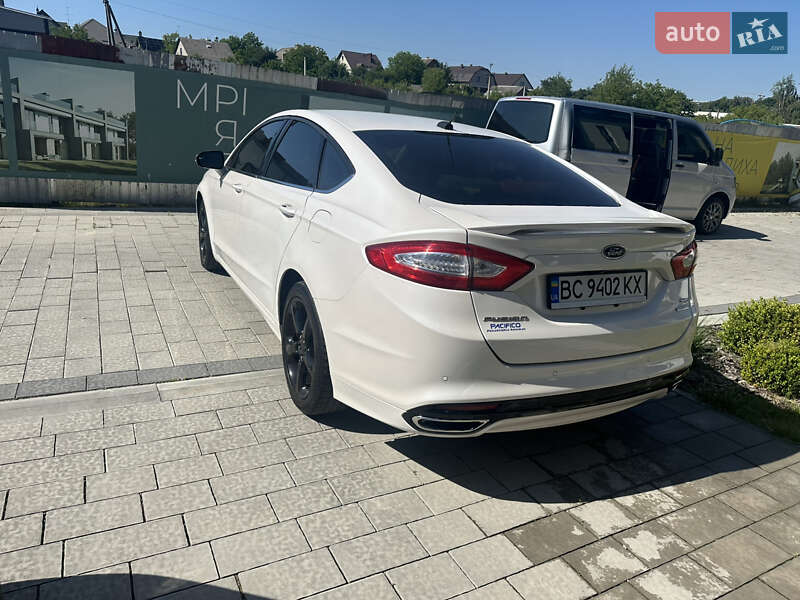 Седан Ford Fusion 2015 в Львове