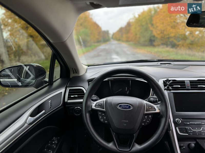 Седан Ford Fusion 2017 в Попільні