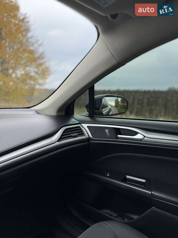 Седан Ford Fusion 2017 в Попільні