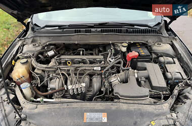 Седан Ford Fusion 2017 в 