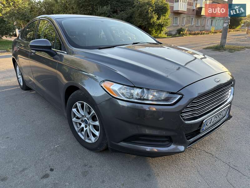 Седан Ford Fusion 2015 в 