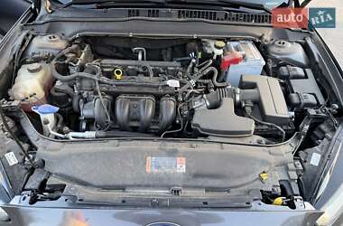 Седан Ford Fusion 2015 в 