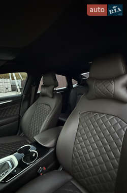 Седан Ford Fusion 2015 в 