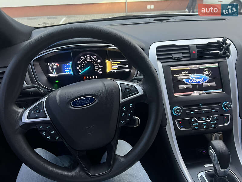Седан Ford Fusion 2015 в Львові