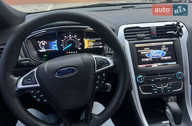Седан Ford Fusion 2015 в 