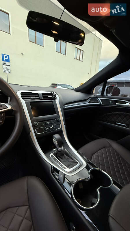 Седан Ford Fusion 2015 в Львові