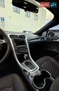 Седан Ford Fusion 2015 в 