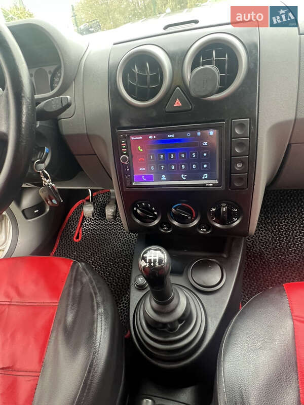 Хэтчбек Ford Fusion 2003 в Львове