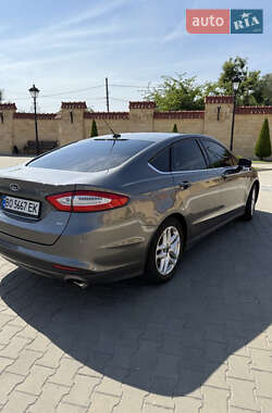 Седан Ford Fusion 2013 в 