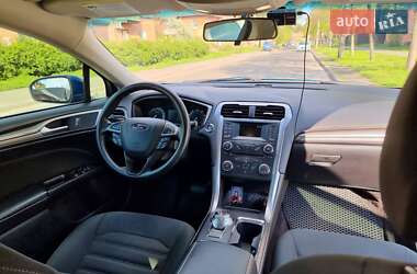 Седан Ford Fusion 2016 в 