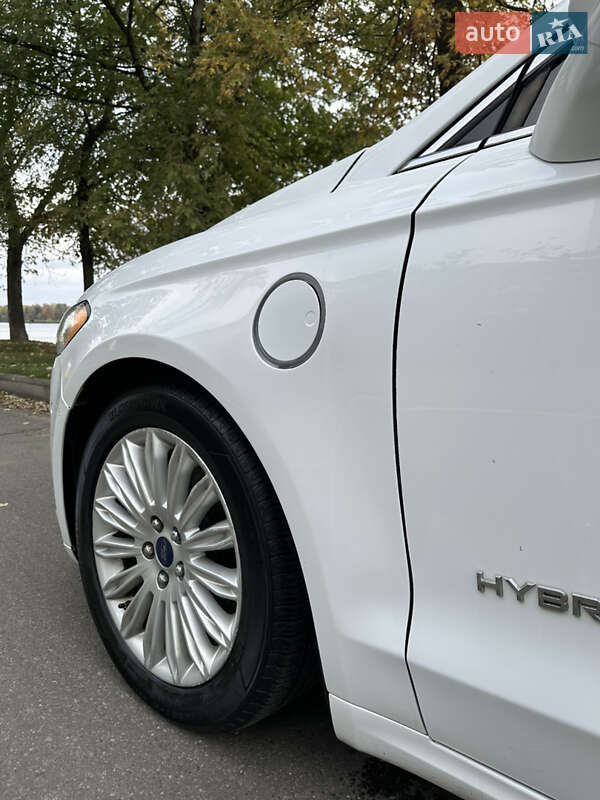 Седан Ford Fusion 2015 в Українці