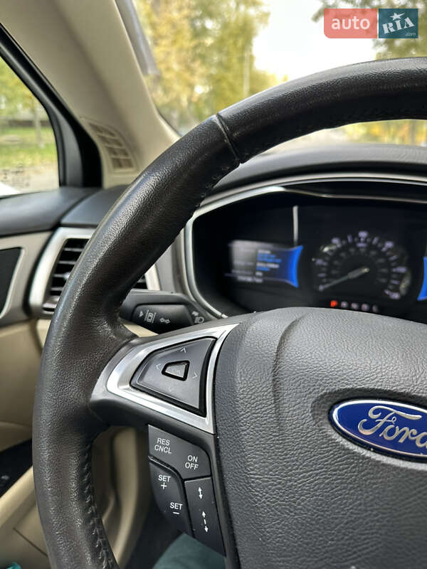 Седан Ford Fusion 2015 в Українці