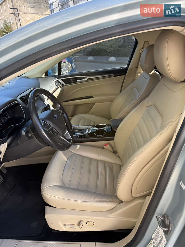 Седан Ford Fusion 2013 в Львові