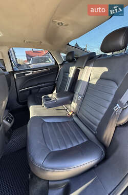 Седан Ford Fusion 2015 в 