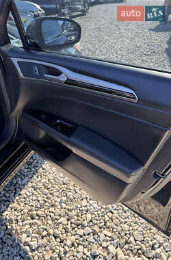 Седан Ford Fusion 2015 в 
