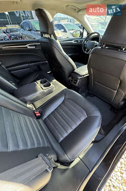 Седан Ford Fusion 2015 в 