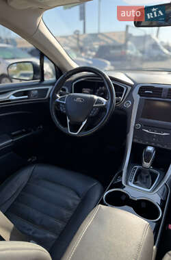Седан Ford Fusion 2015 в 