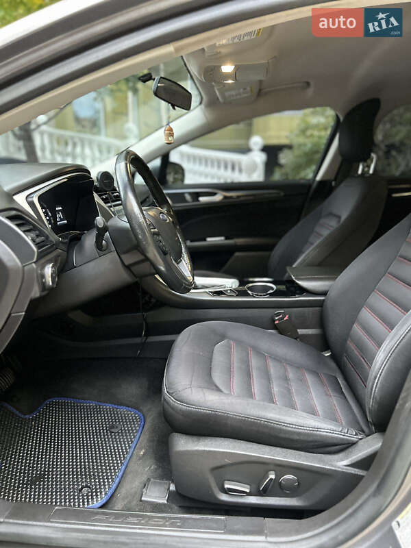 Седан Ford Fusion 2013 в Одесі
