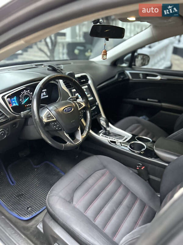 Седан Ford Fusion 2013 в Одесі