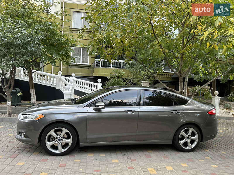 Седан Ford Fusion 2013 в Одесі