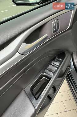 Седан Ford Fusion 2014 в 
