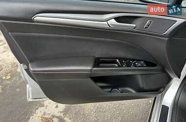 Седан Ford Fusion 2013 в 