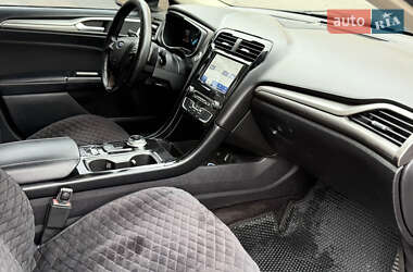 Седан Ford Fusion 2016 в 