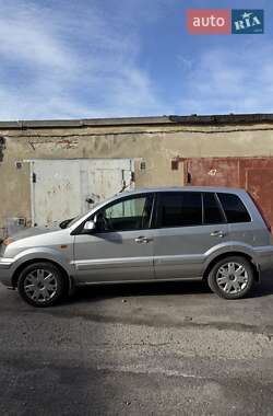 Хэтчбек Ford Fusion 2010 в 