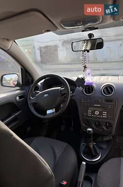 Хэтчбек Ford Fusion 2010 в 