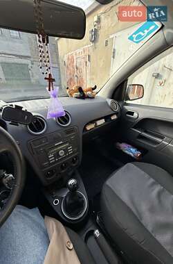 Хэтчбек Ford Fusion 2010 в 