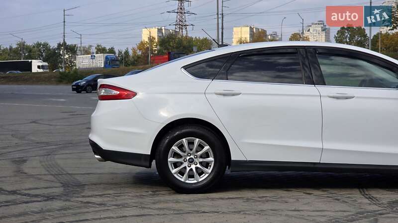 Седан Ford Fusion 2015 в Києві