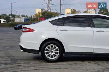 Седан Ford Fusion 2015 в  фото 7 Седан Ford Fusion 2015 в