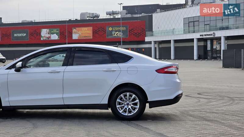 Седан Ford Fusion 2015 в Києві