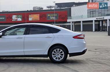 Седан Ford Fusion 2015 в  фото 16 Седан Ford Fusion 2015 в