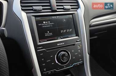 Седан Ford Fusion 2015 в  фото 32 Седан Ford Fusion 2015 в
