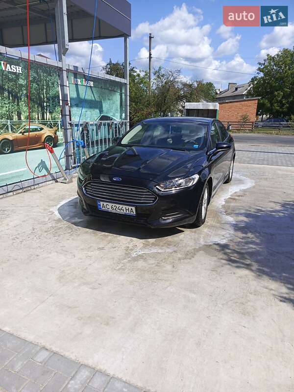 Седан Ford Fusion 2015 в Старій Вижівці