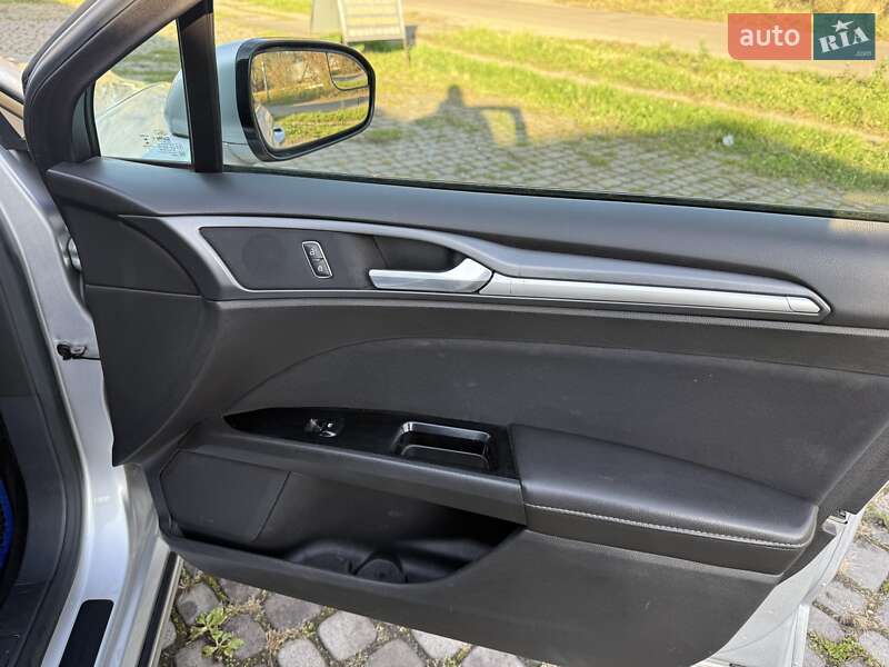 Седан Ford Fusion 2013 в Шептицькому