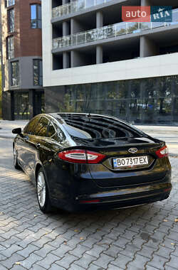 Седан Ford Fusion 2013 в 