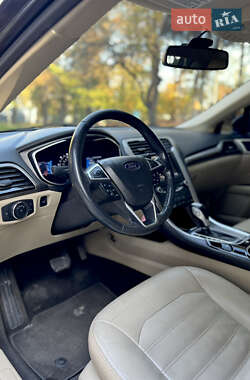 Седан Ford Fusion 2013 в 